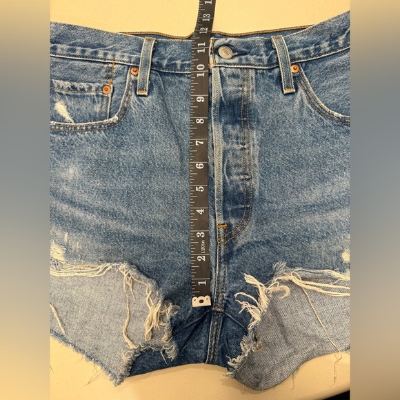 Vintage Levis Distressed Jean Shorts - Picture 12 of 13